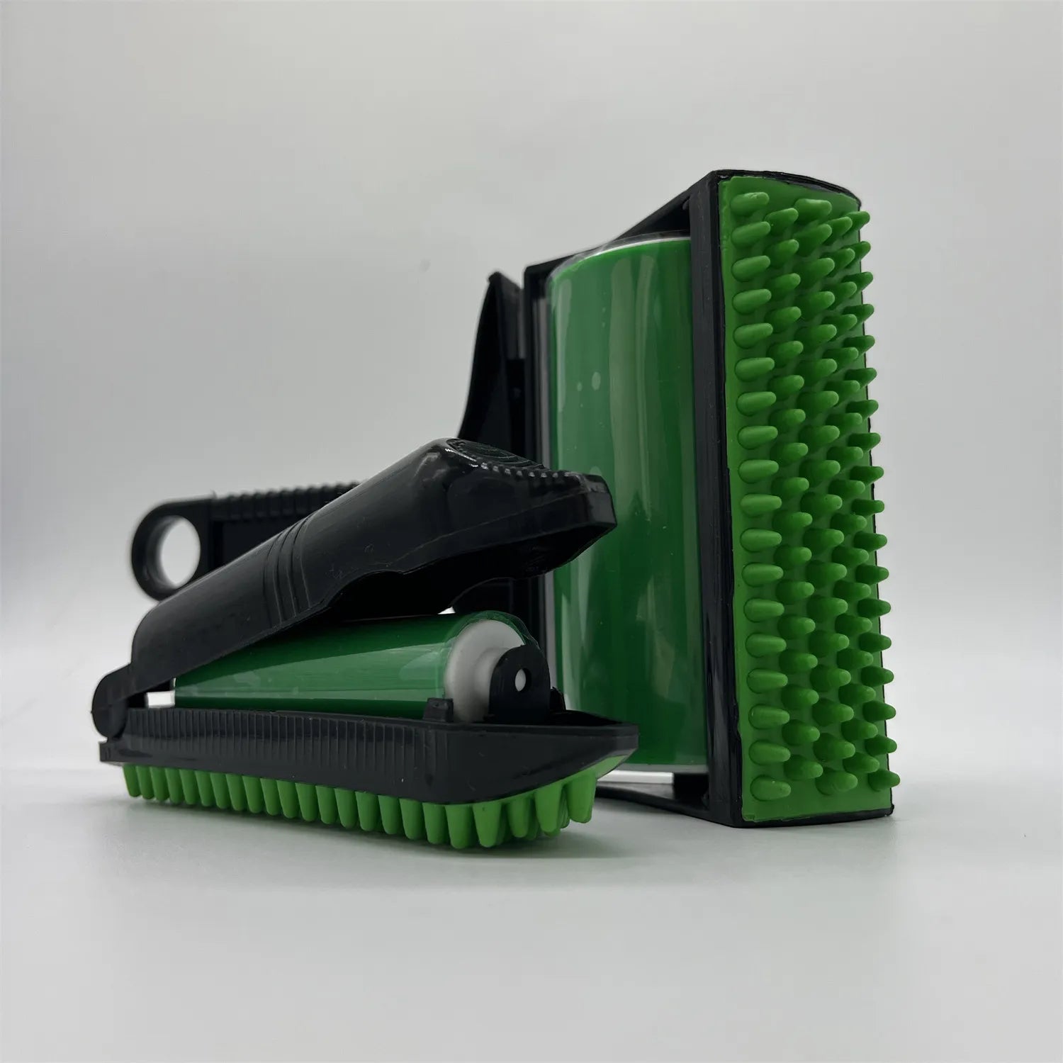 Pet hair remover roller washing under water